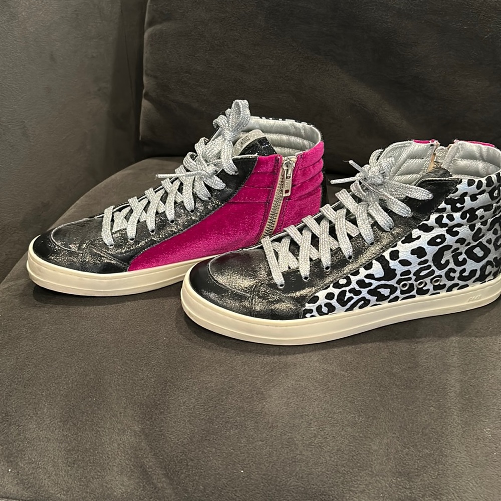Size 8 (38) Multicolor zip-up P448 in Excellent condition like new.